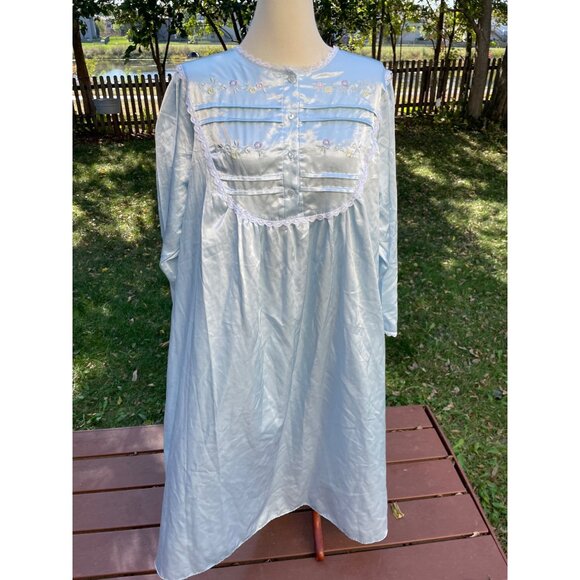 Vintage Embroidered Nightgown 2X Light Blue Cotton & Polyester Blend - Picture 1 of 6